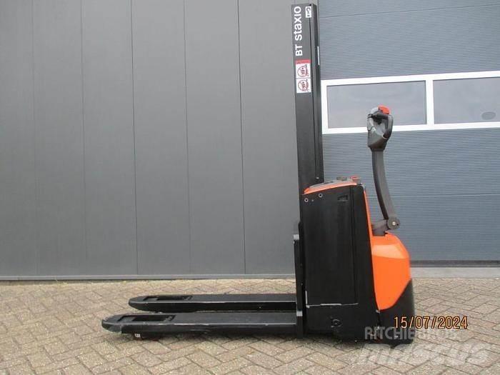 BT SWE 080L Pedestrian stacker