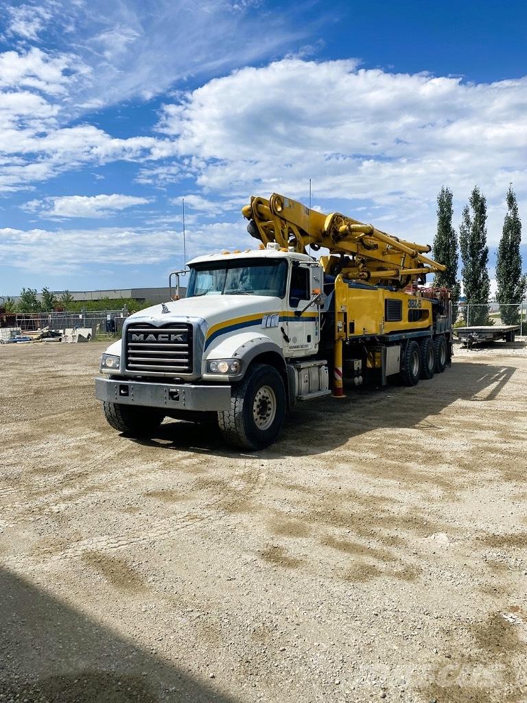 Putzmeister (#193) 38M Concrete pump trucks