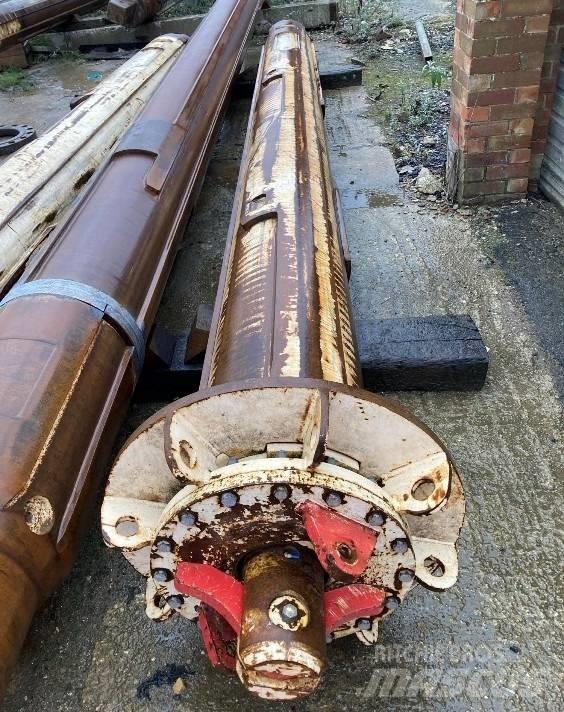 Bauer BG 24 H Piling rigs