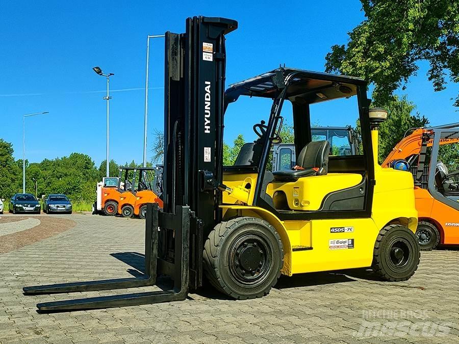 Hyundai 45DS-7E Diesel trucks