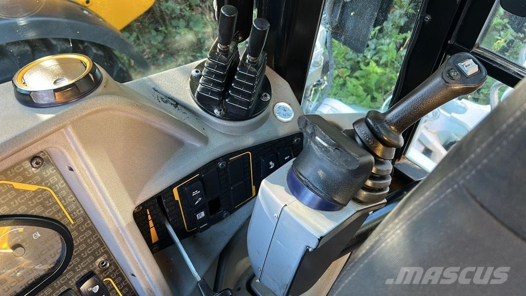 JCB 3 CX Backhoe loaders