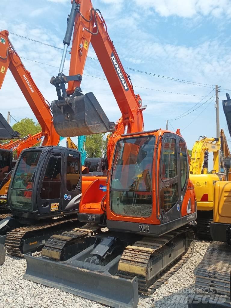 Doosan DX 75 Crawler excavators