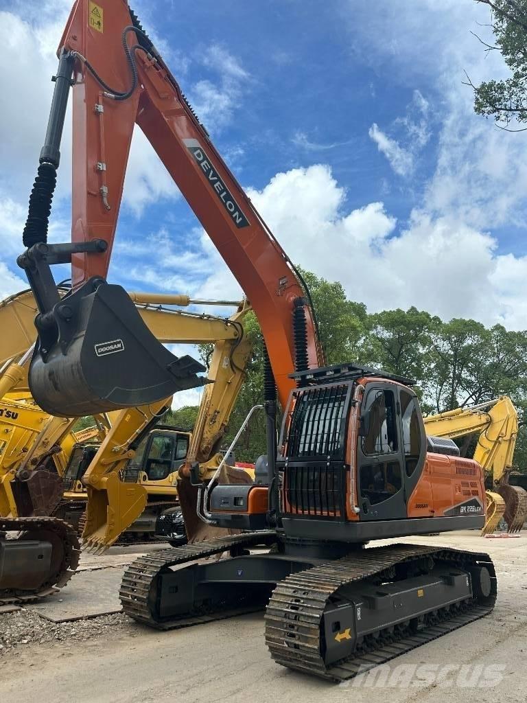 Develon DX 225 LCA Midi excavators  7t - 12t