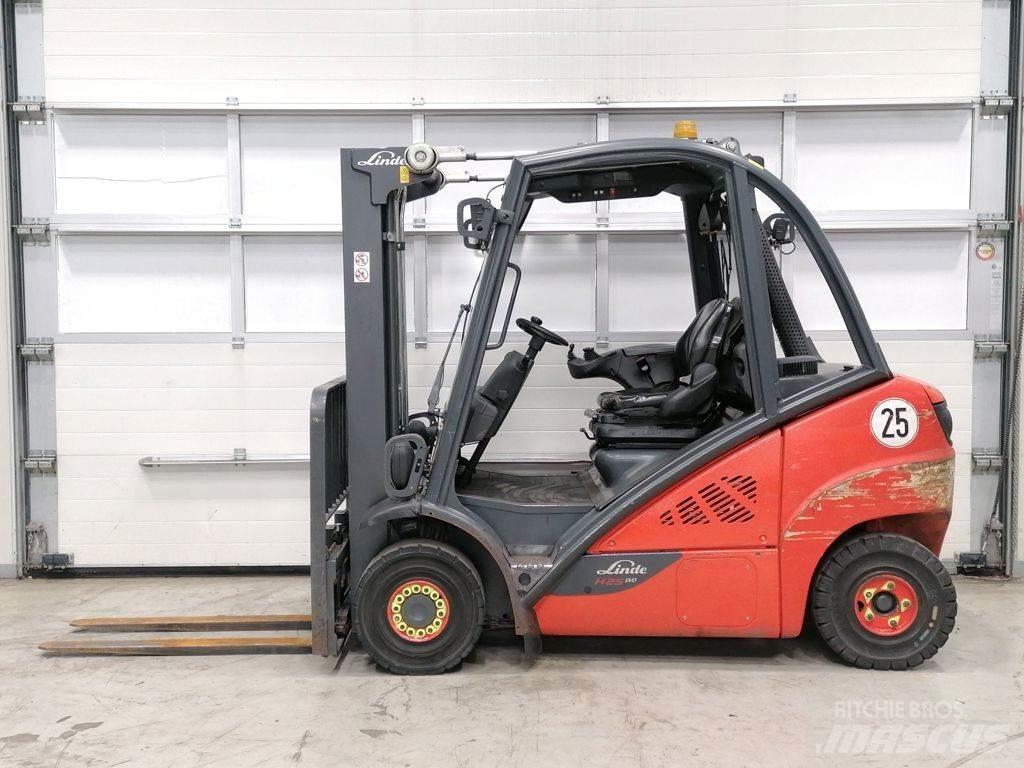 Linde H25D-02 Diesel trucks