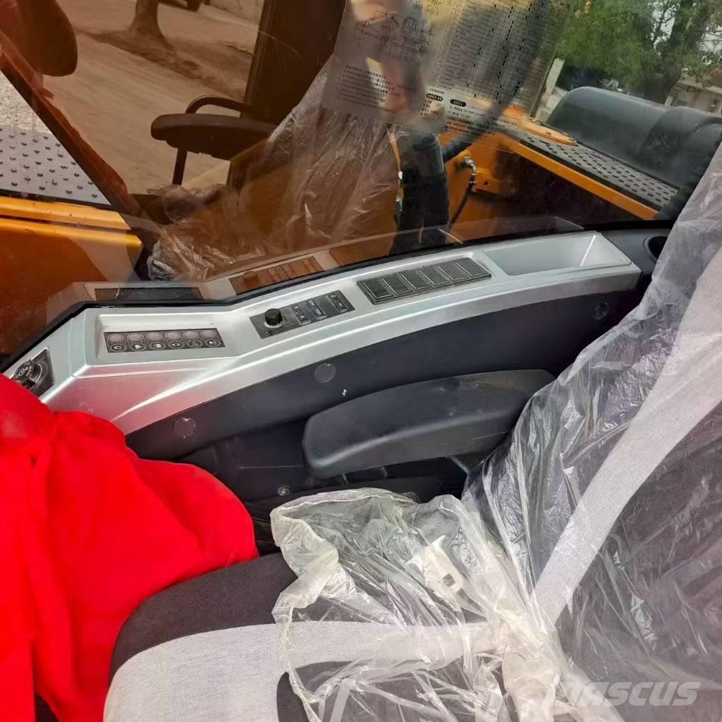 Hyundai 220LC-9S Crawler excavators