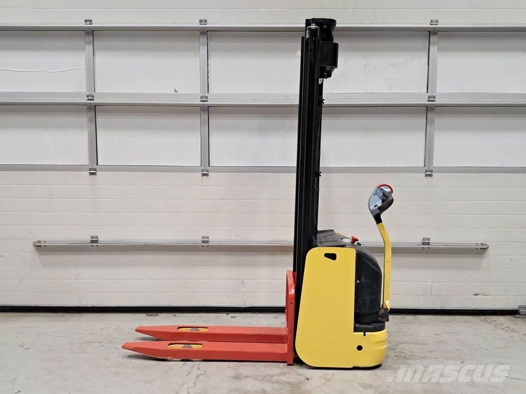 Hyster S1.0 AC Pedestrian stacker