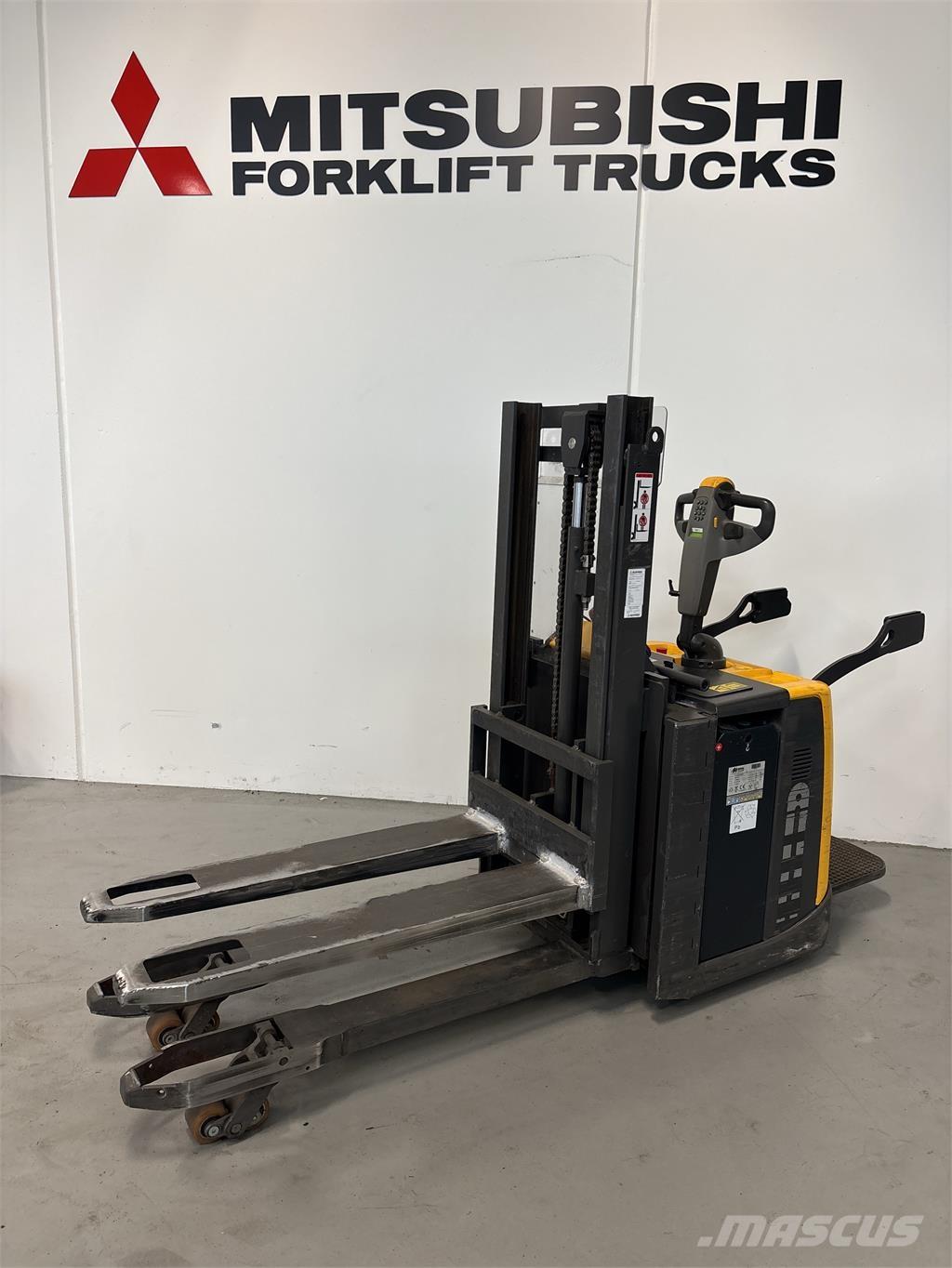 Atlet PDP200 Self propelled stackers