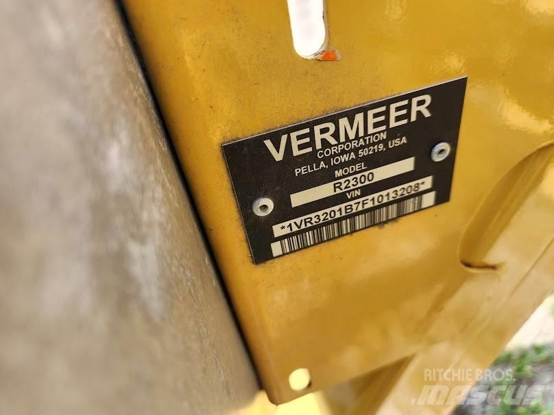 Vermeer R2300 Rakes and tedders