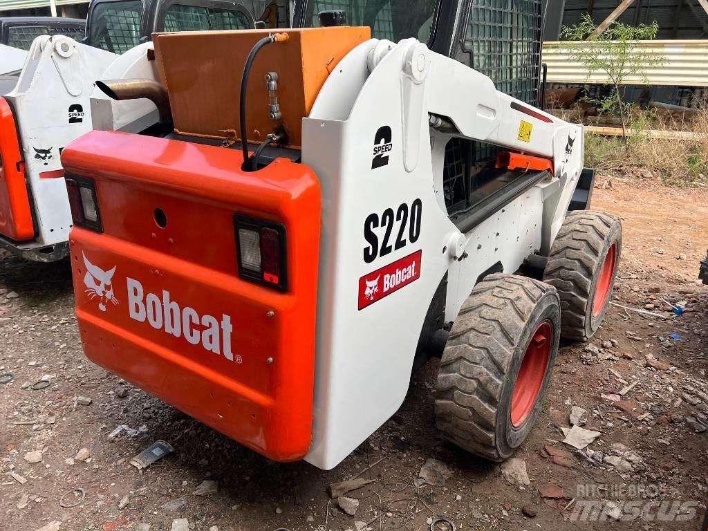 Bobcat S220 Skid steer loaders