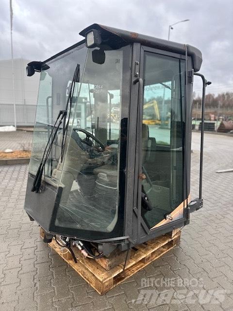 CASE 721 F USED CAB Cabins and interior