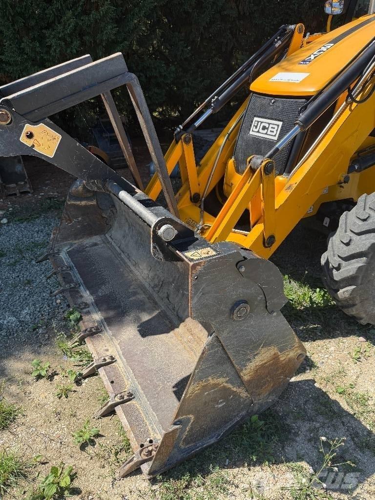 JCB 3 CX Backhoe loaders