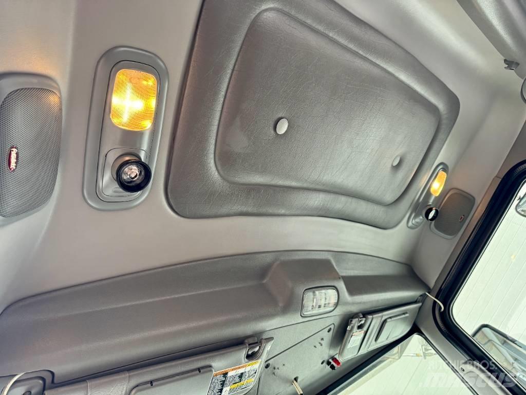 Peterbilt 389 Tractor Units