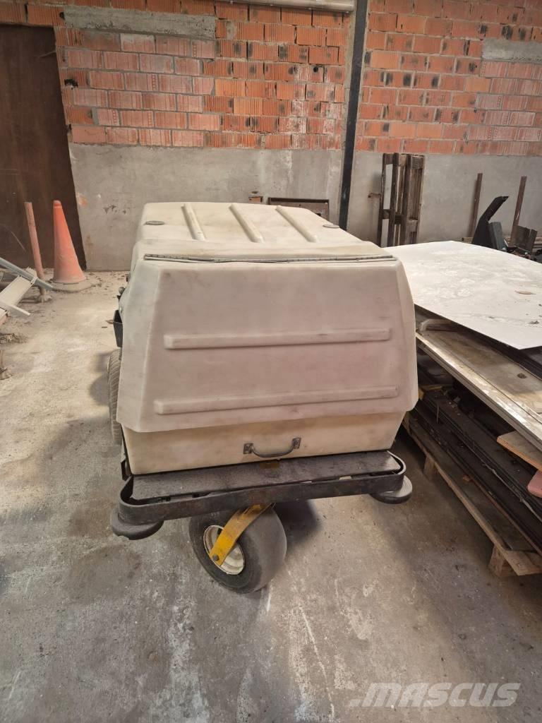 Walker Maaier Zero turn mowers