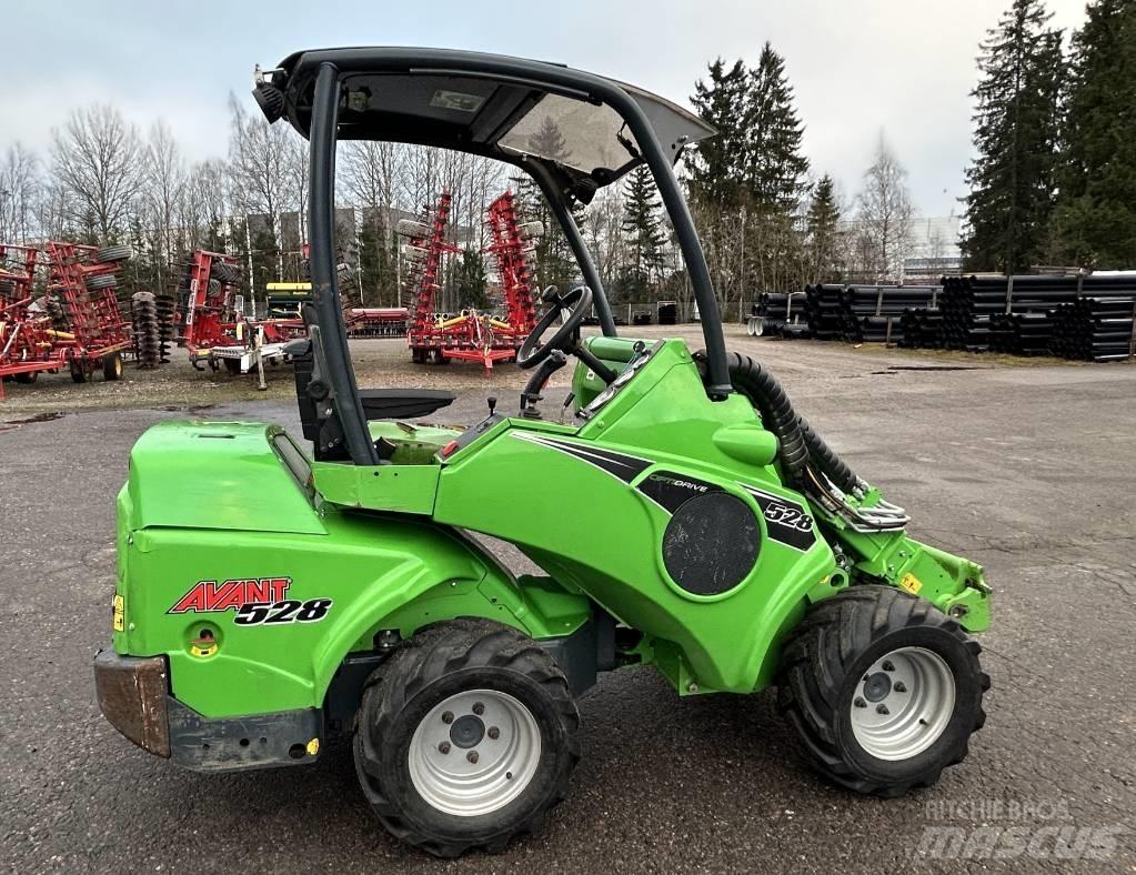 Avant 528 Multi purpose loaders