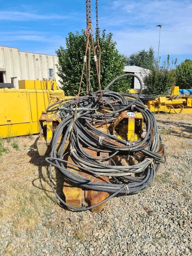 Soilmec VS4 Vibratory pile drivers