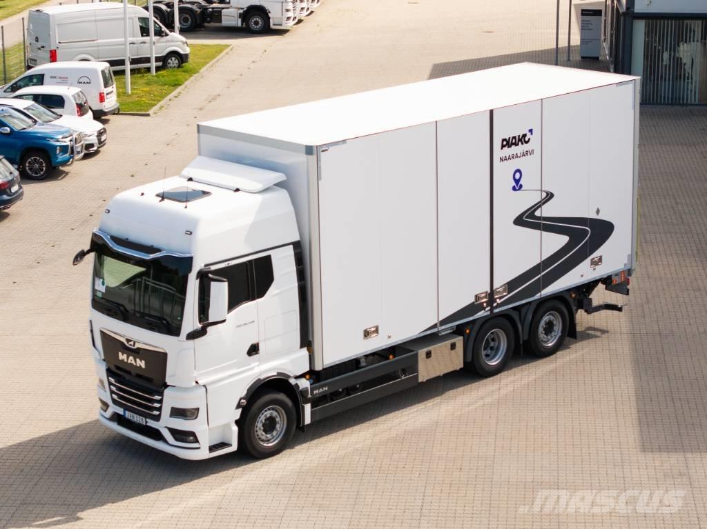 MAN TGX 26.520 6x2-4 Box body trucks