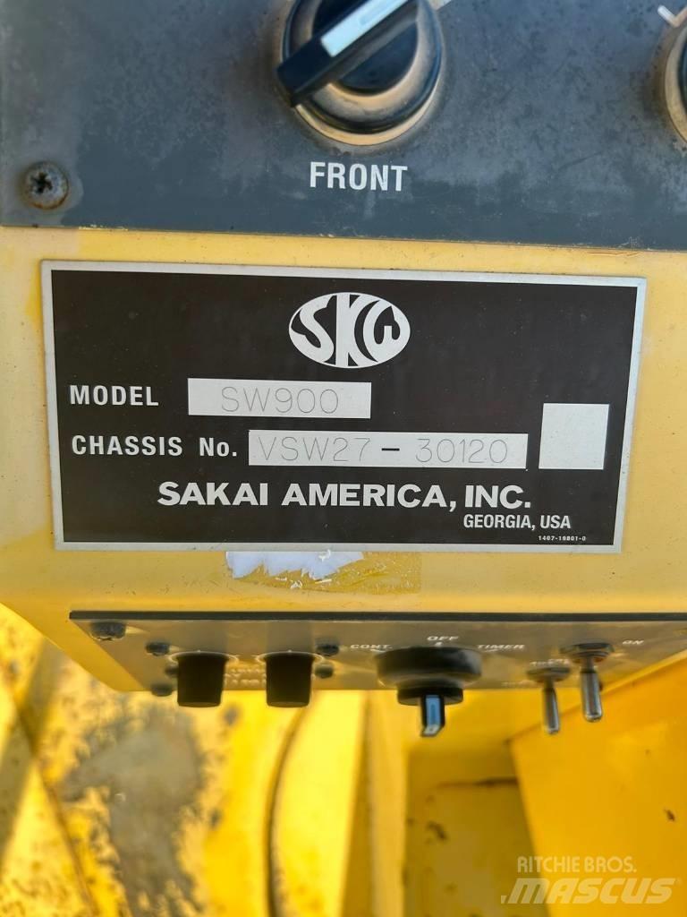 Sakai SW 900 Pneumatic tired rollers