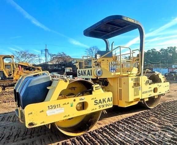 Sakai SW 900 Pneumatic tired rollers