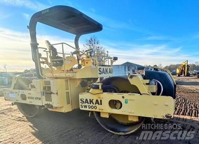 Sakai SW 900 Pneumatic tired rollers