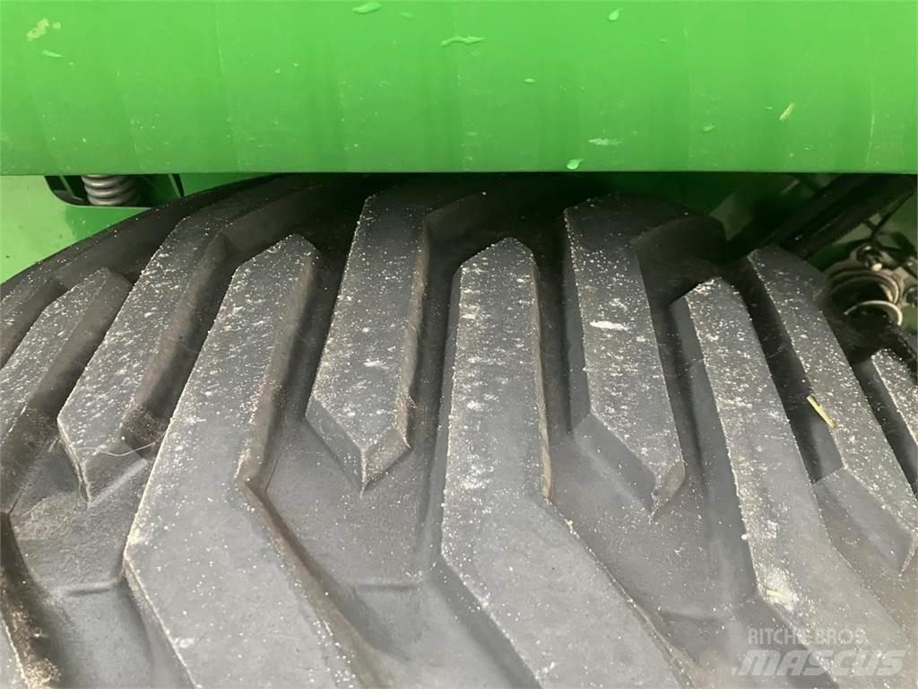 John Deere V461R Round balers