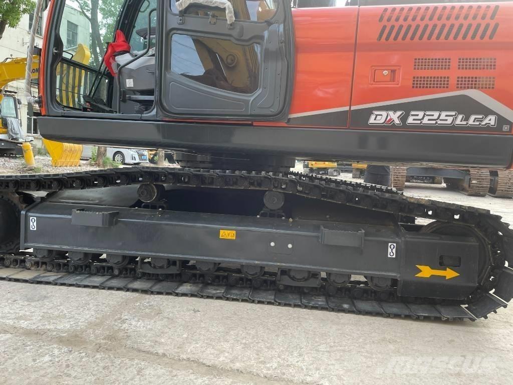 Doosan DX 225 Midi excavators  7t - 12t