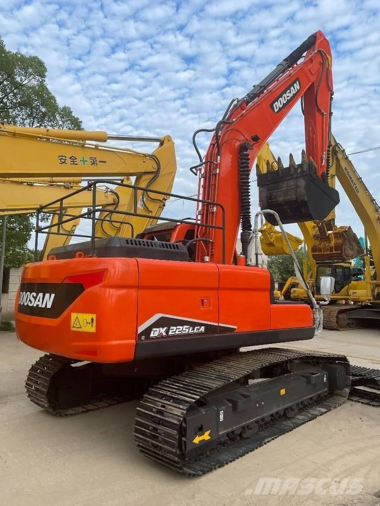 Doosan DX 225 Midi excavators  7t - 12t