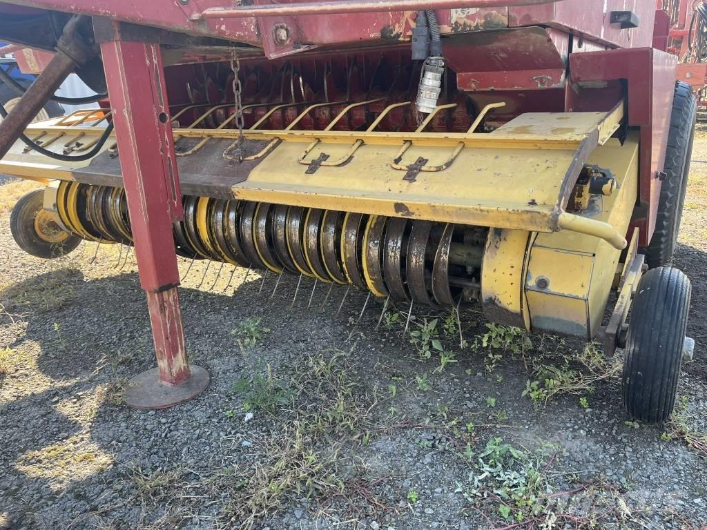 New Holland 544 Round balers