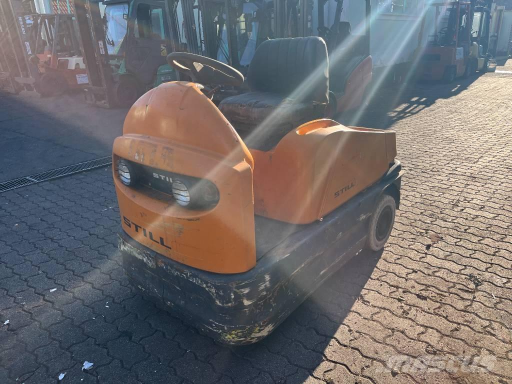 Still R06    V-4254 Towing trucks