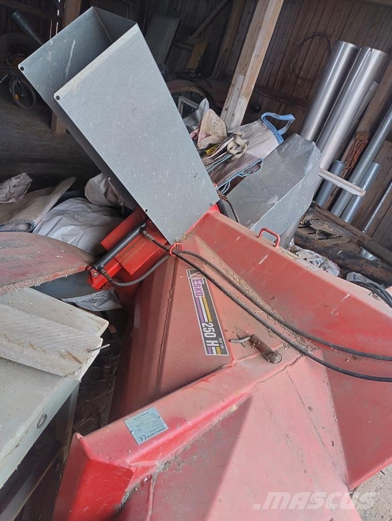 Esko 250 H Snow throwers