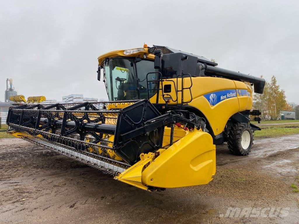 New Holland CX 8070 Combine harvesters