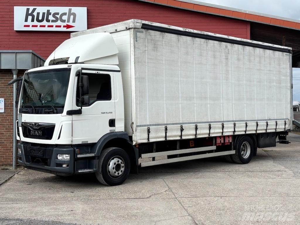 MAN TGM 15.250 Curtainsider trucks