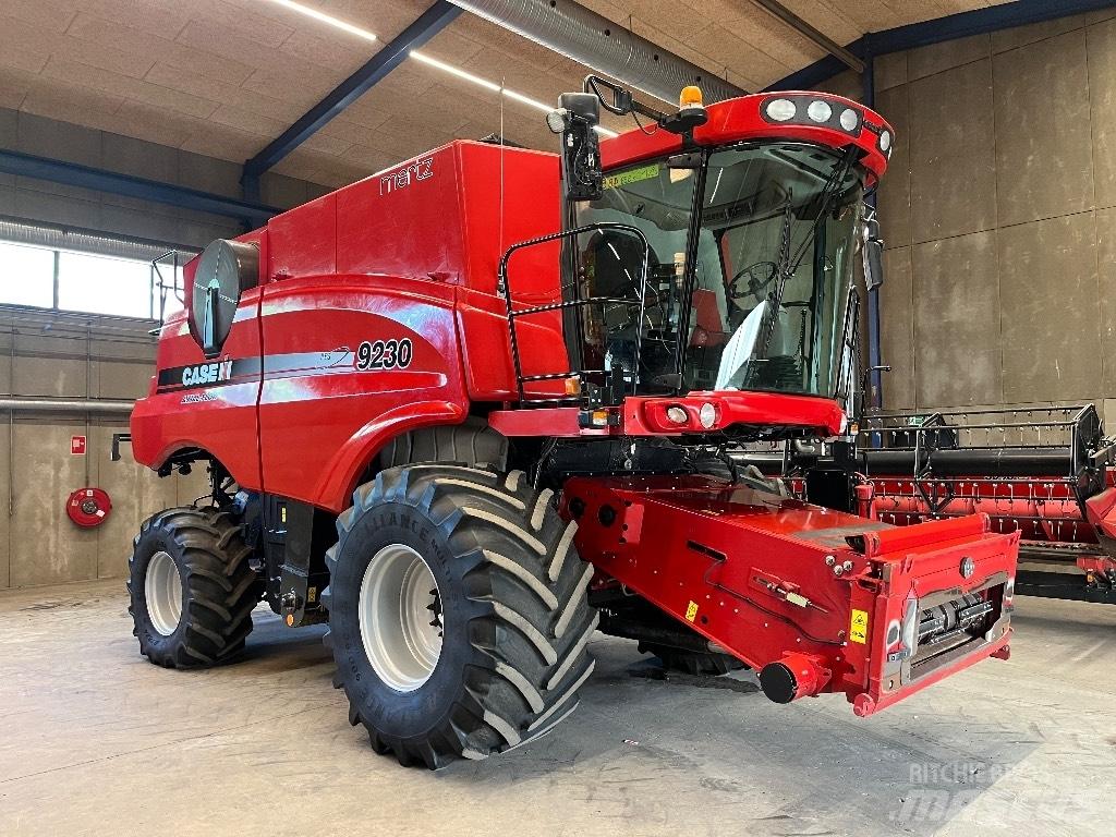 Case IH 9230 Combine harvesters
