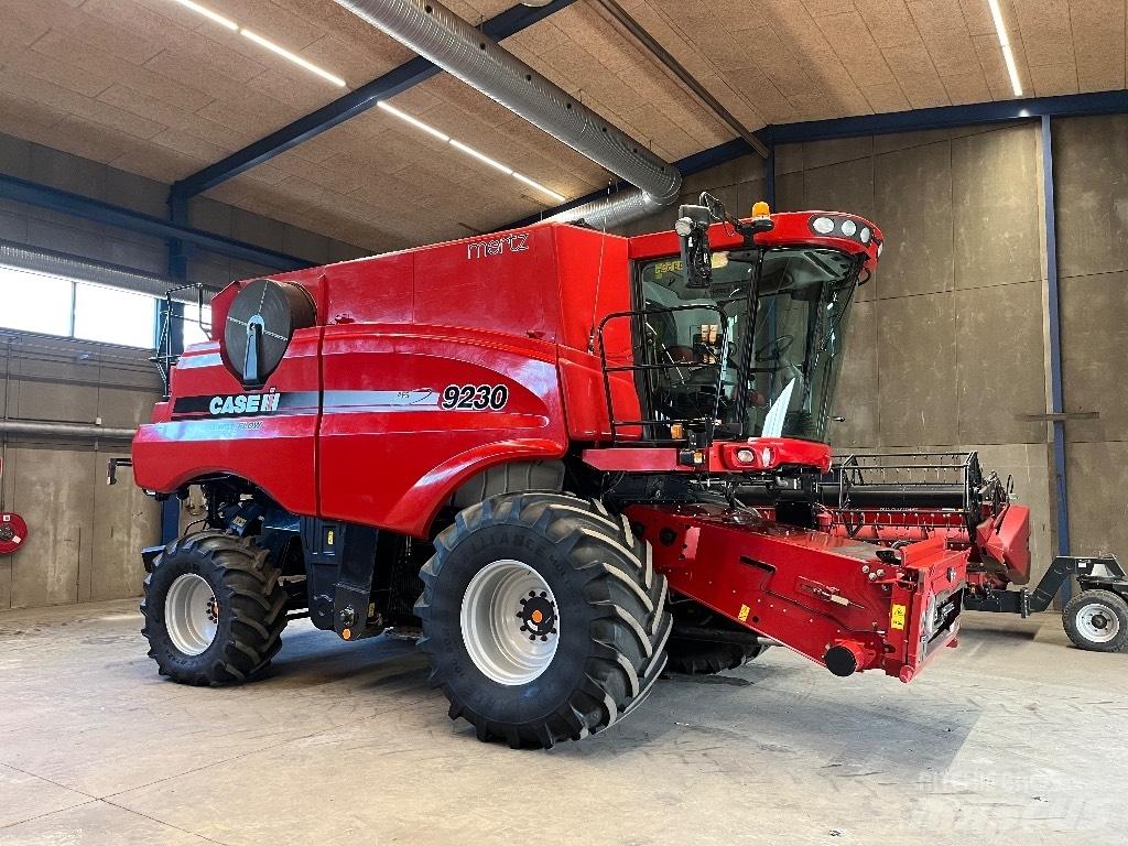 Case IH 9230 Combine harvesters