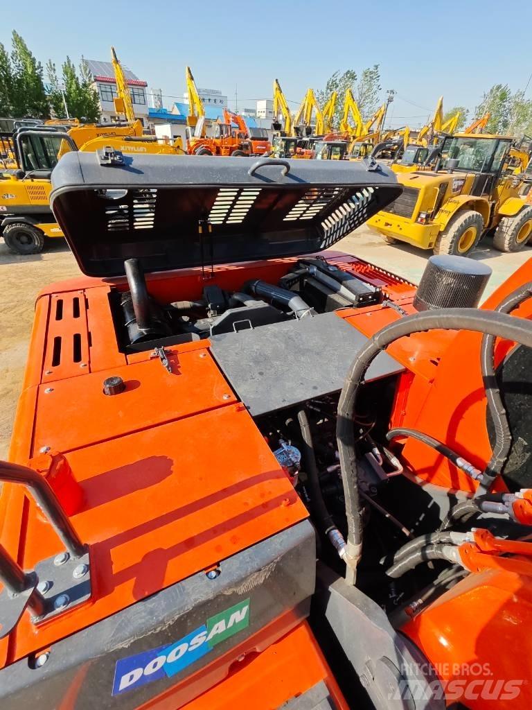 Doosan DX 225 LC Crawler excavators