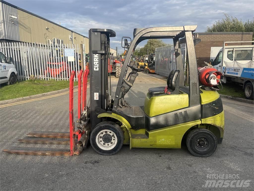 Clark C25G LPG trucks