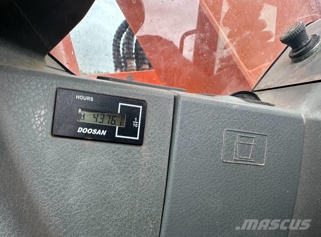 Doosan DX 140 LCR-3 Crawler excavators