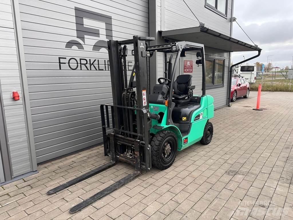 Mitsubishi FD25N3 Diesel trucks