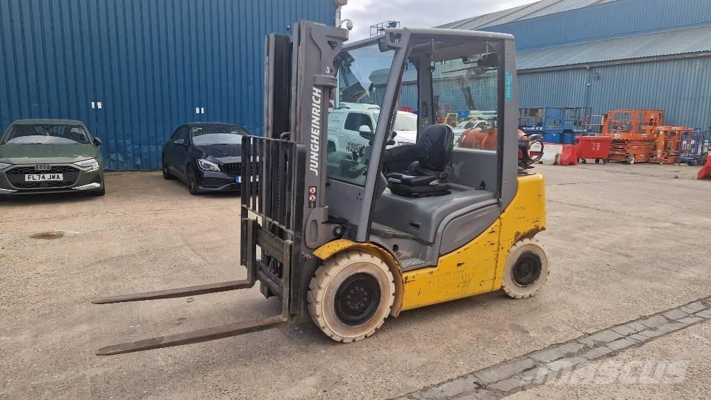 Juncheinrich TFG425s LPG trucks