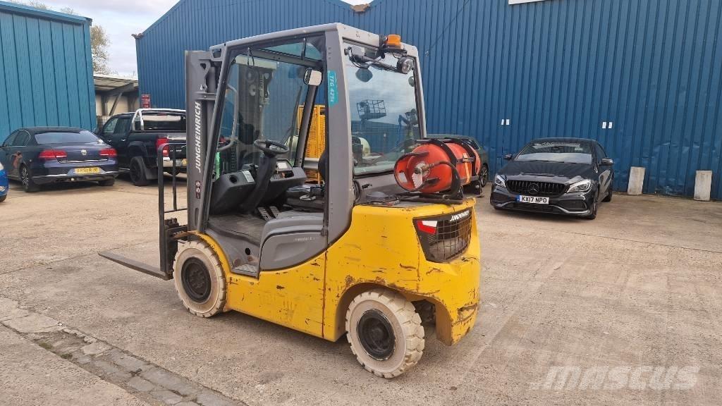Juncheinrich TFG425s LPG trucks