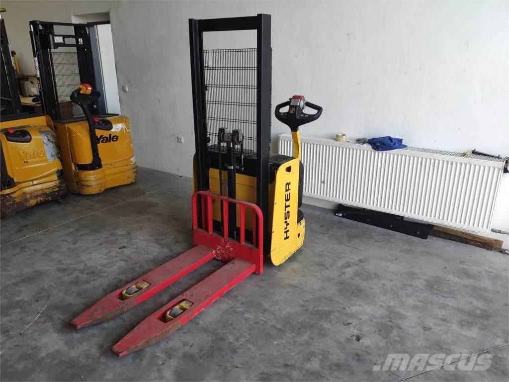 Hyster S1.0E Pedestrian stacker