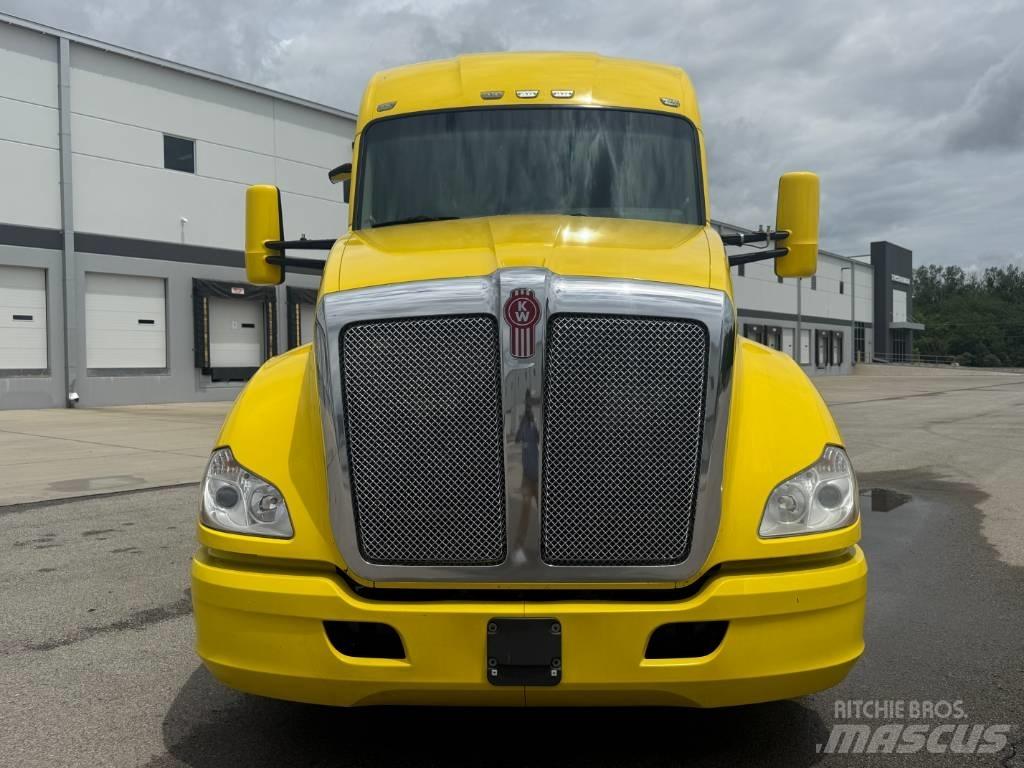 Kenworth T 680 Tractor Units