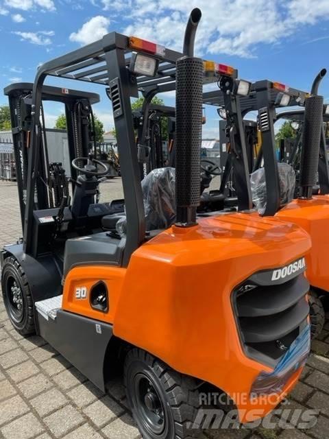 Doosan D30NXP Diesel trucks