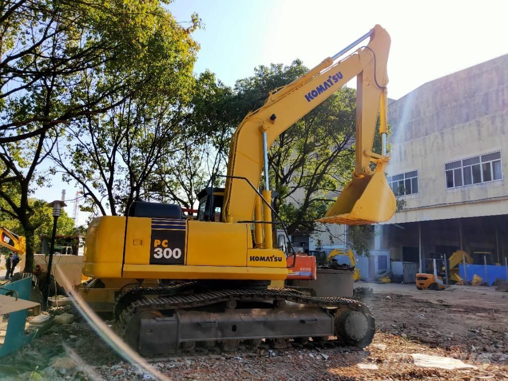 Komatsu PC300-7 Crawler excavators