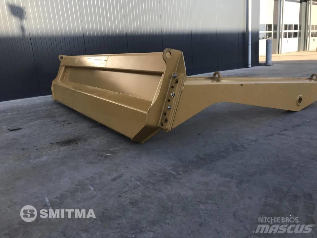 CAT 735C Tailgates