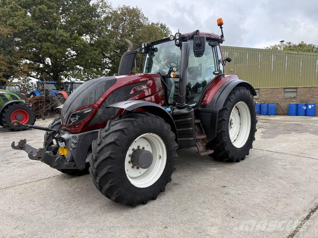 Valtra T174 Versu Tractors