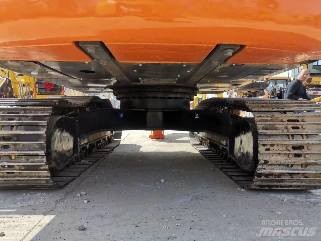 Hitachi ZX 200 Crawler excavators