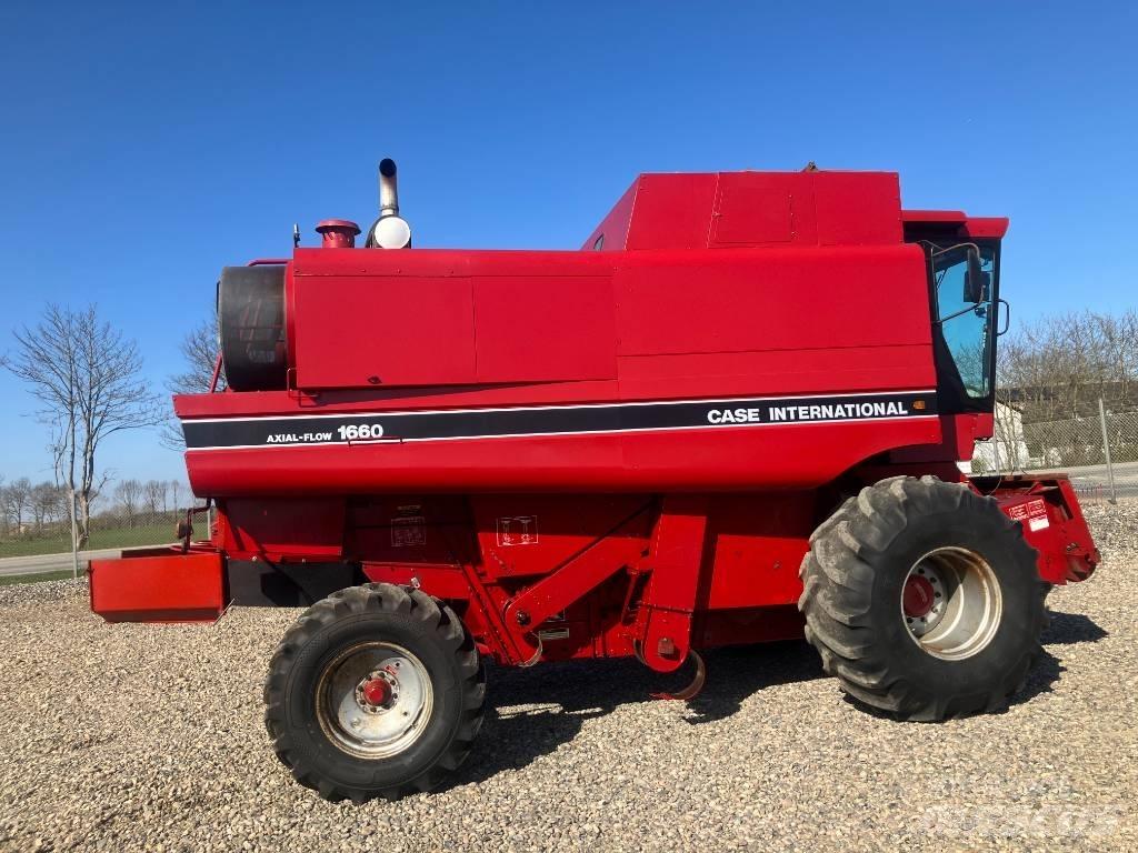 Case IH 1660 Combine harvesters