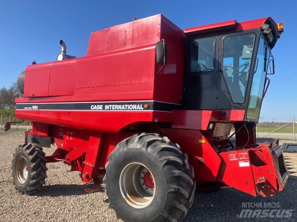 Case IH 1660 Combine harvesters