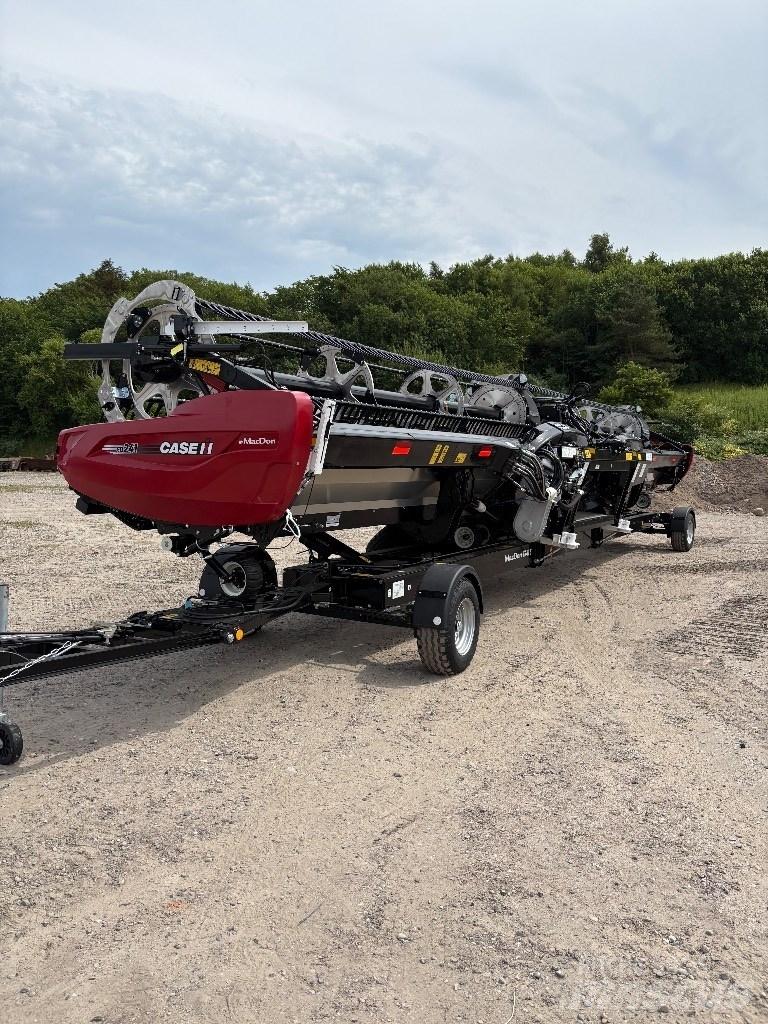 MacDon FD241 Combine harvester heads