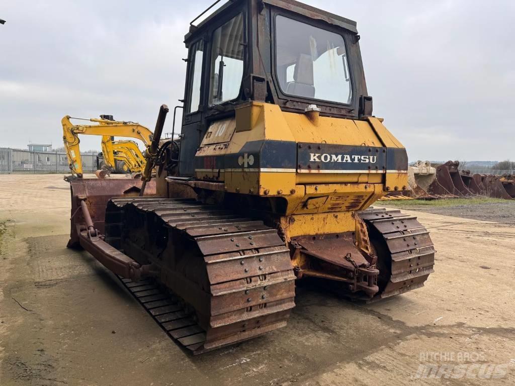 Komatsu D63E-1 Crawler dozers
